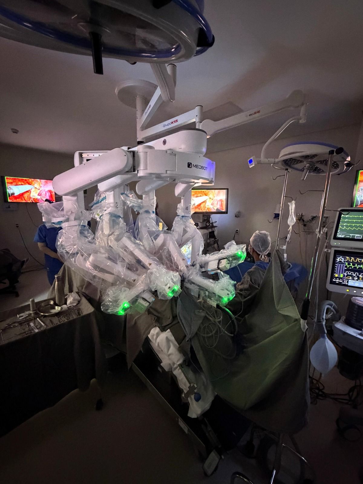 Foz do Iguaçu realiza primeira cirurgia da história com uso de robô