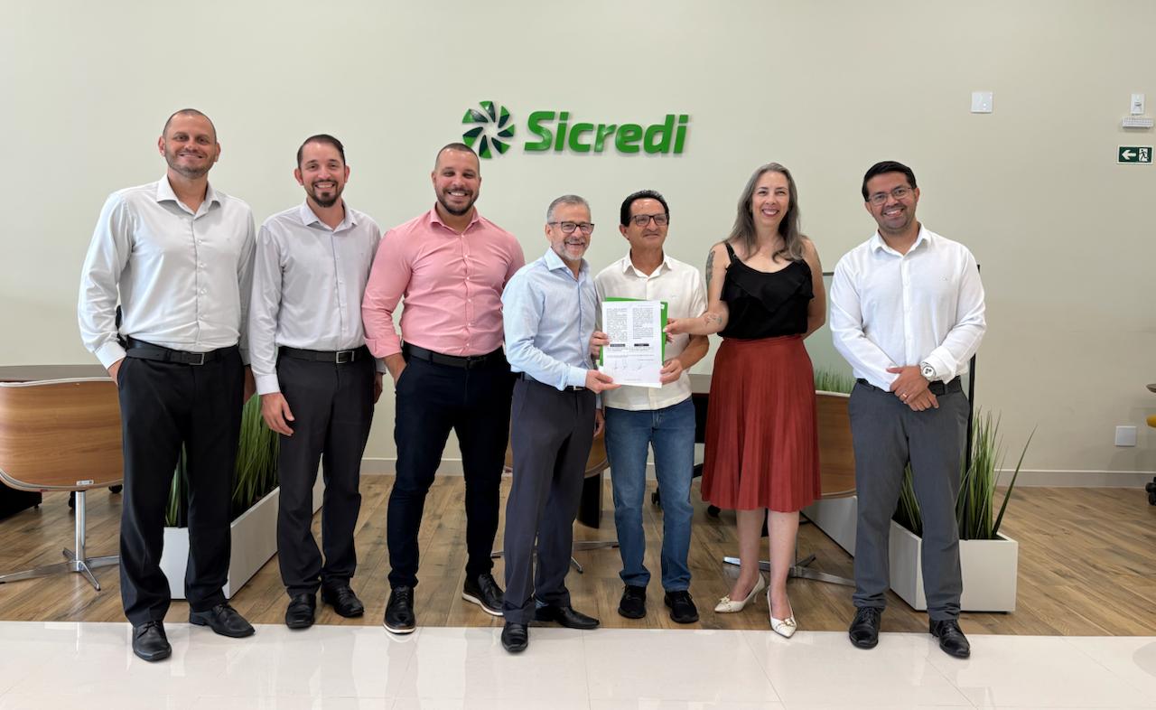 Sicredi e SISMUFI firmam convênio que amplia acesso a crédito e serviços financeiros para servidores municipais