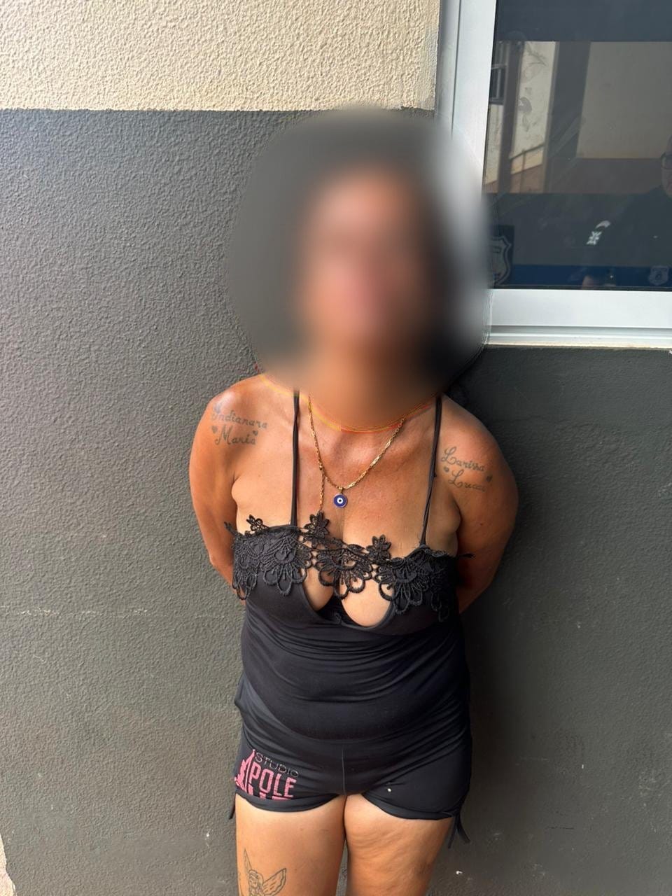 Mulher é detida por tráfico de drogas na Praça da Bíblia durante patrulhamento da GM