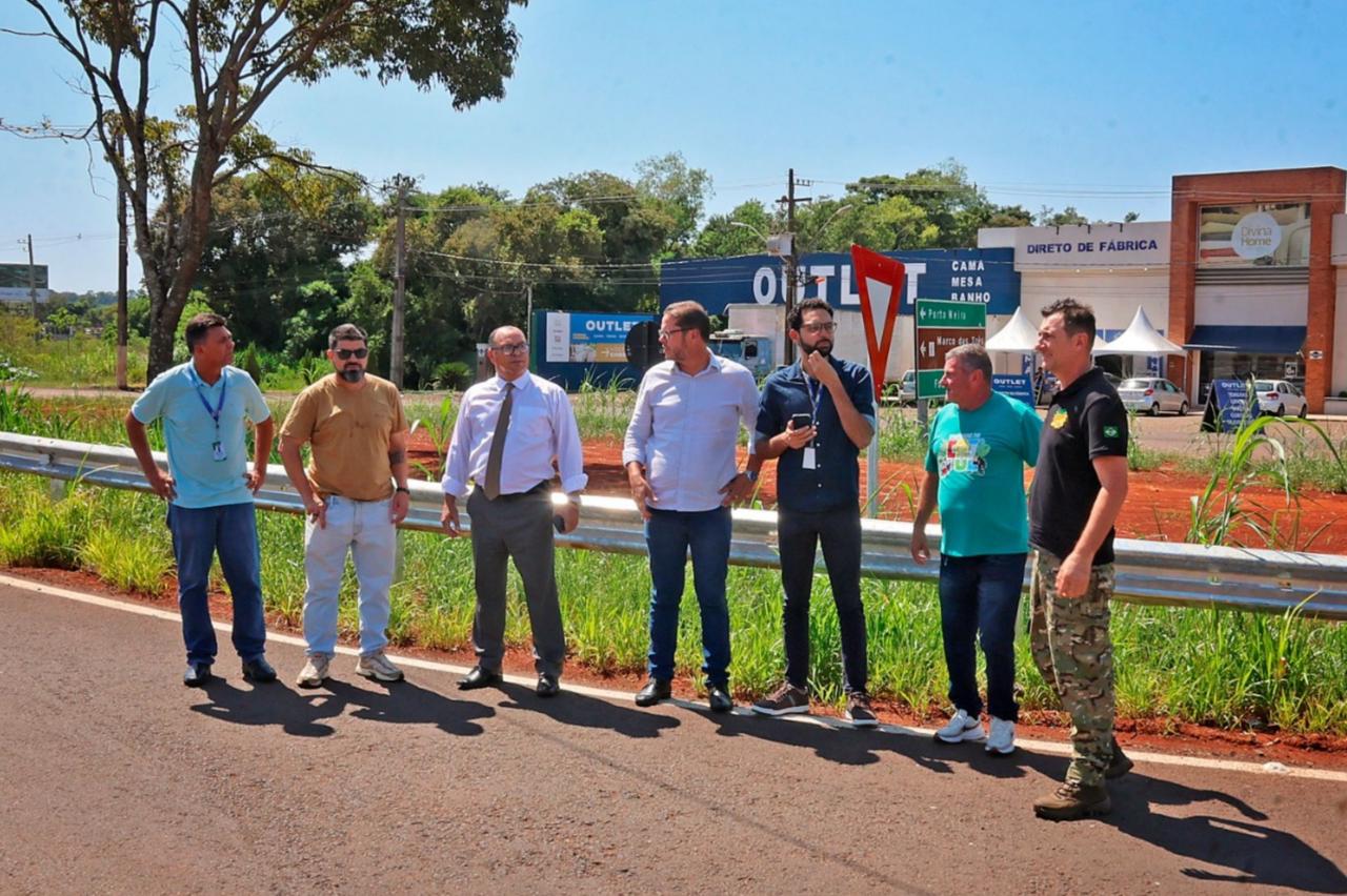 Vereadores vistoriam Perimetral Leste e cobram solução do DNIT para travessia de pedestres no Jardim Cataratas