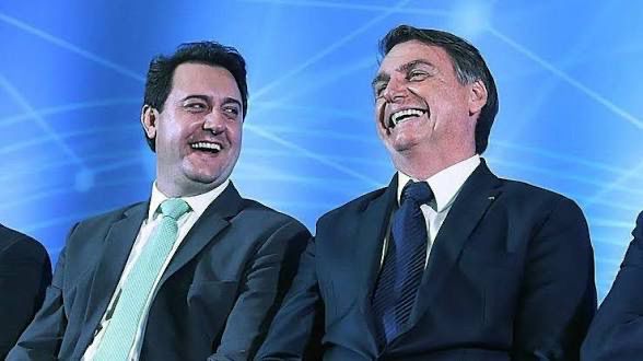 FLÁVIO BOLSONARO DECLARA APOIO A SERGIO MORO E MUDA O JOGO NA ELEIÇÃO DO PARANÁ EM 2026