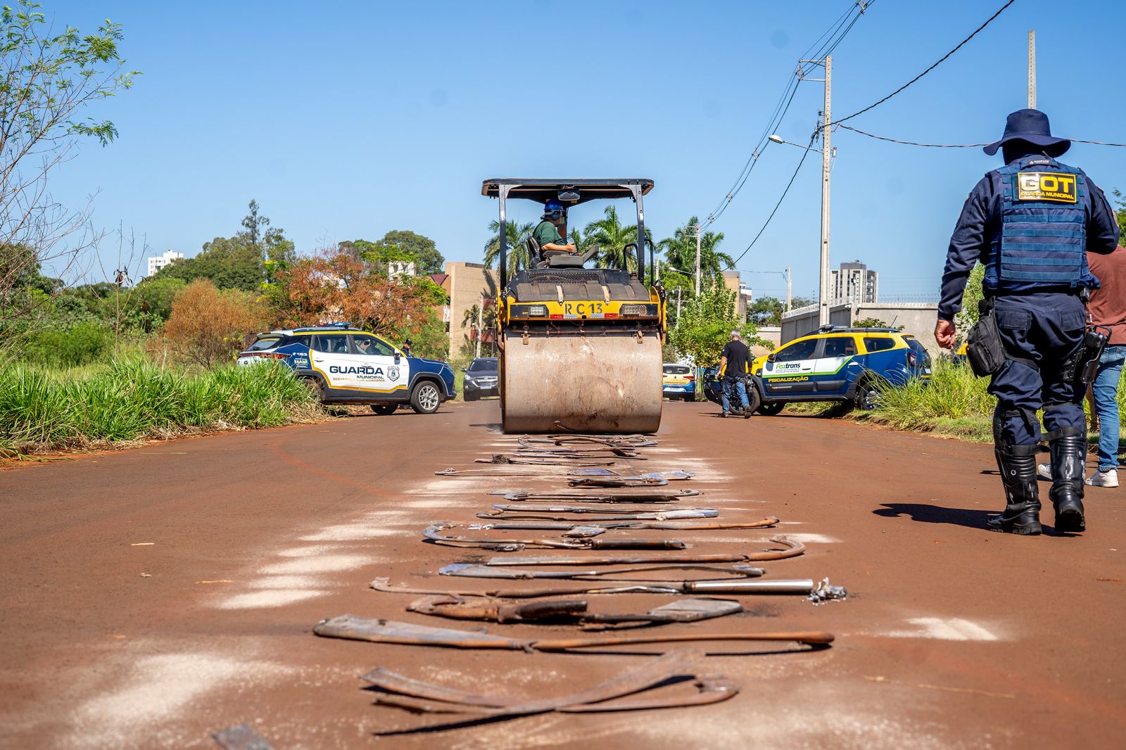 Operação “Randandã” destrói cerca de 100 escapamentos irregulares em Foz do Iguaçu
