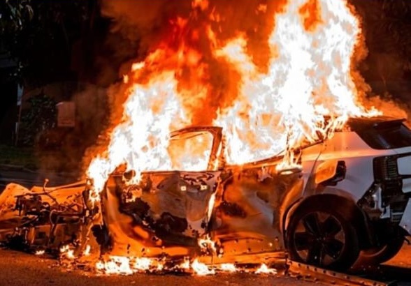 Estudante de Medicina de Foz morre após carro bater em árvore e pegar fogo em Cascavel