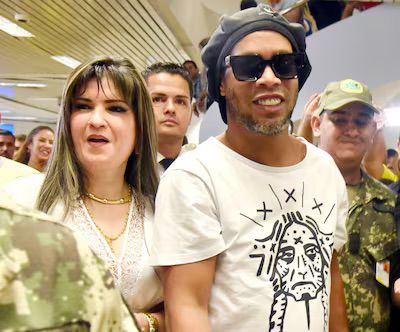 🚨 Caso Ronaldinho Gaúcho: mulher foragida há 4 anos é presa no Paraguai e vai para prisão preventiva