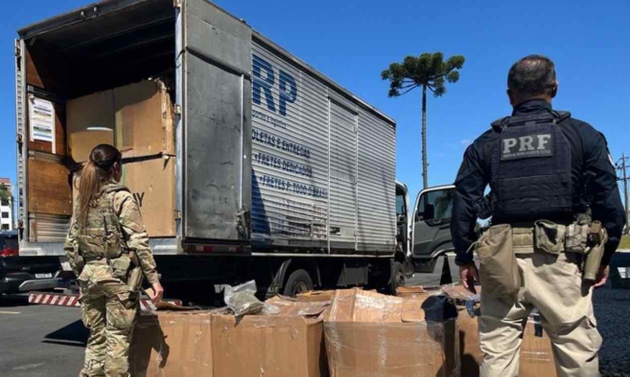 PRF apreende 300 quilos de skunk escondidos em carga de motos que saiu de Foz