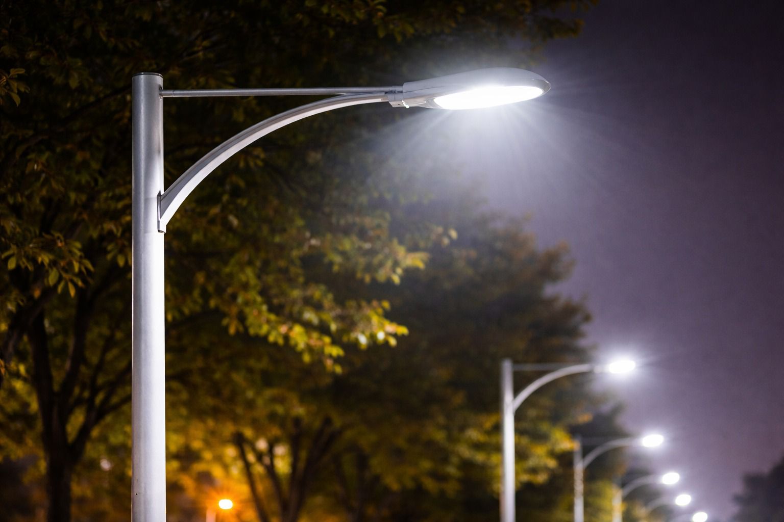 Foz do Iguaçu inicia modernização da iluminação pública com tecnologia LED e atendimento 24 horas