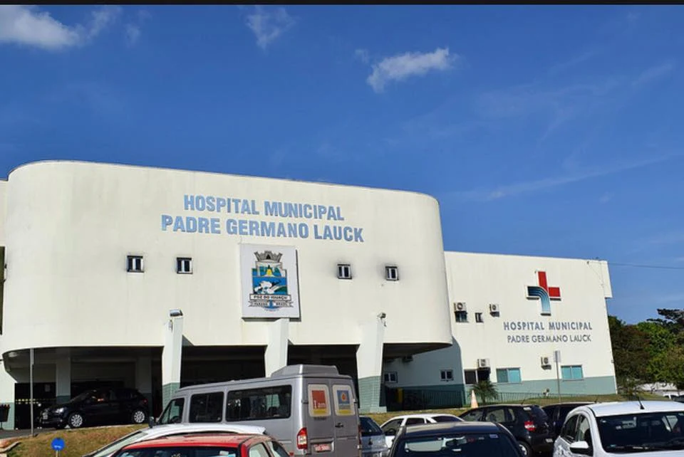 Hospital Municipal de Foz conquista certificação nacional inédita em controle de qualidade laboratorial