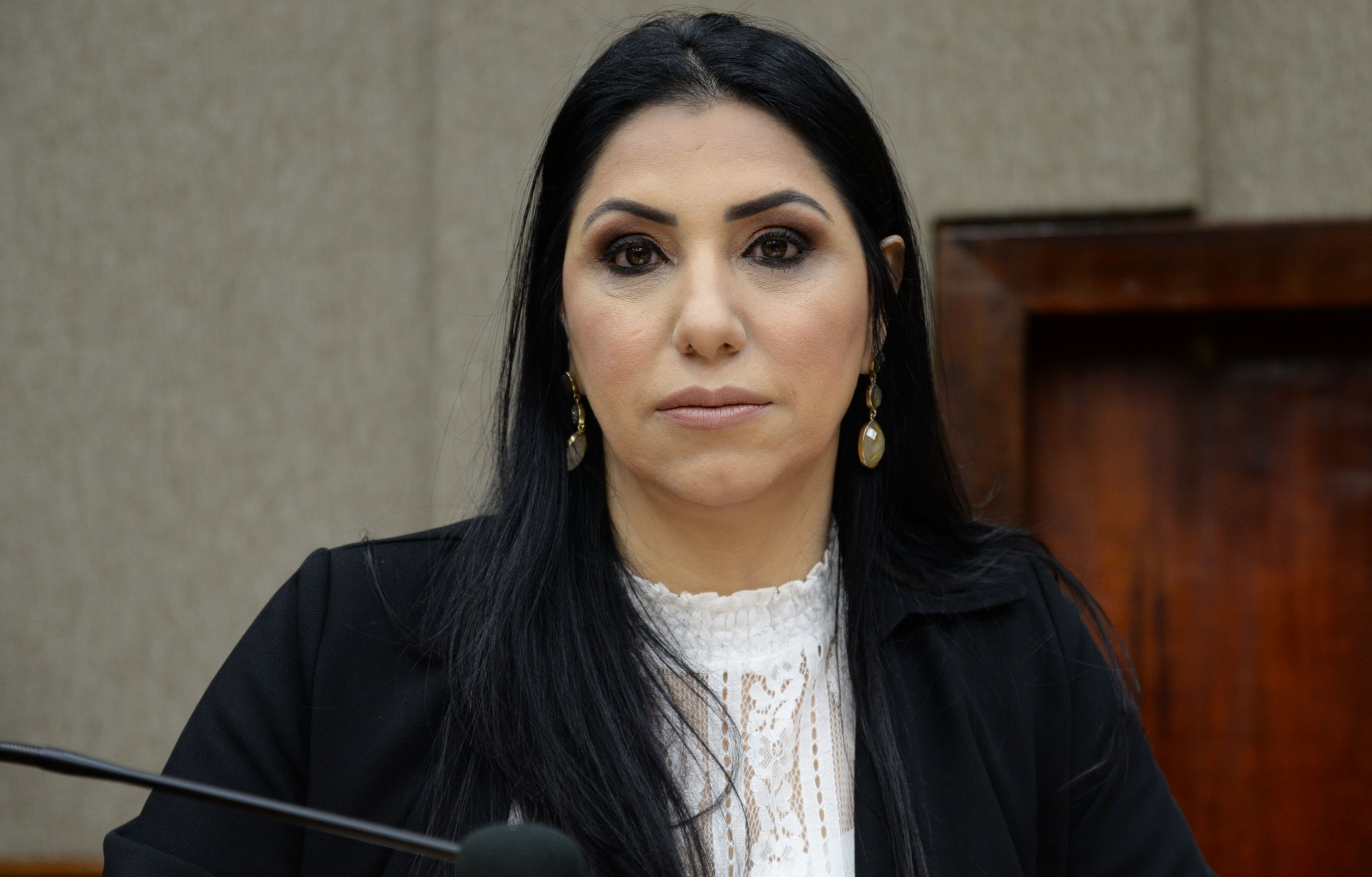 Jornalista denuncia supostos atos de corrupção envolvendo vereadora durante podcast em Foz do Iguaçu