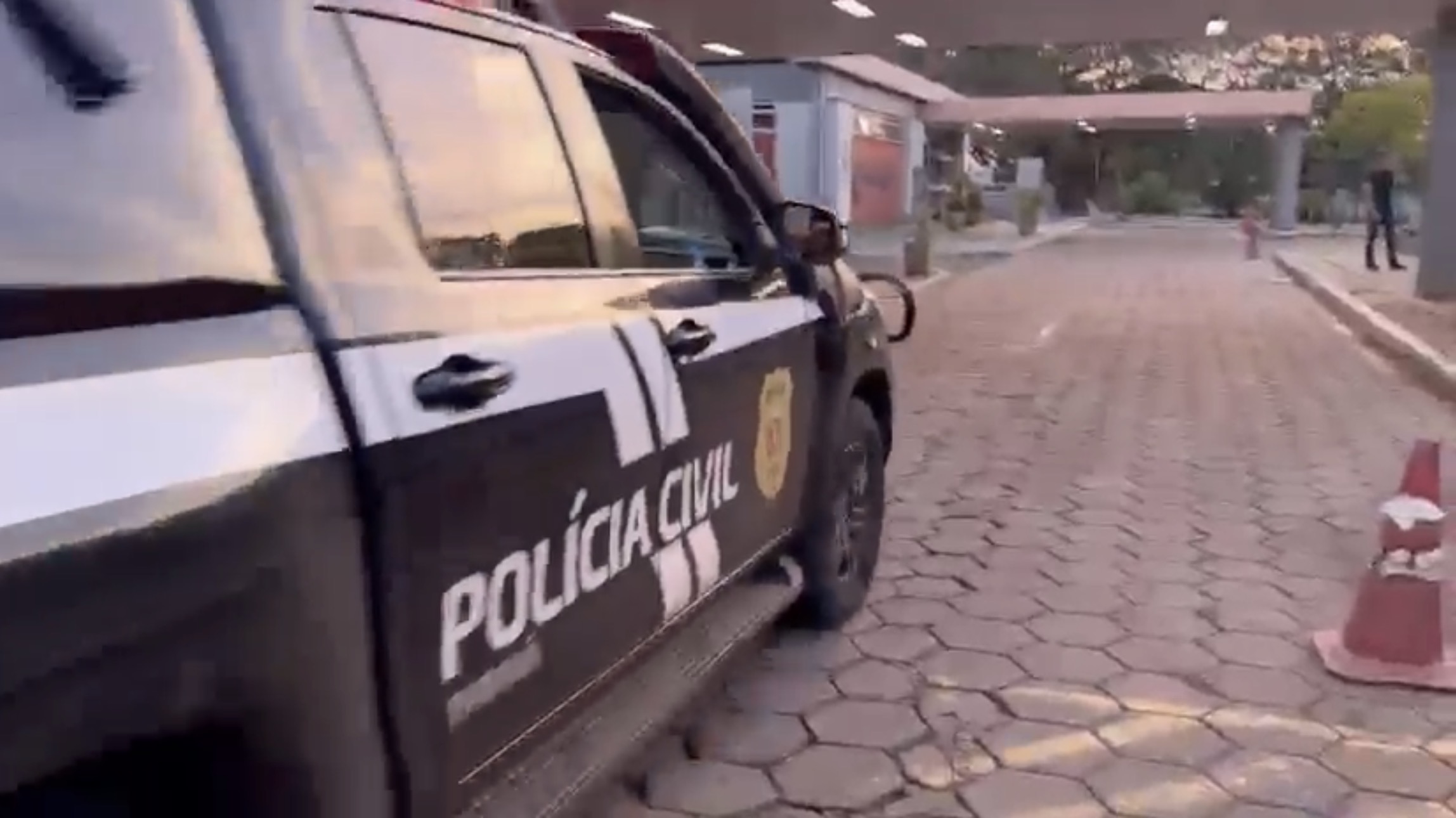 Policiais do GDE salvam bebê engasgada durante escolta de emergência em Foz do Iguaçu