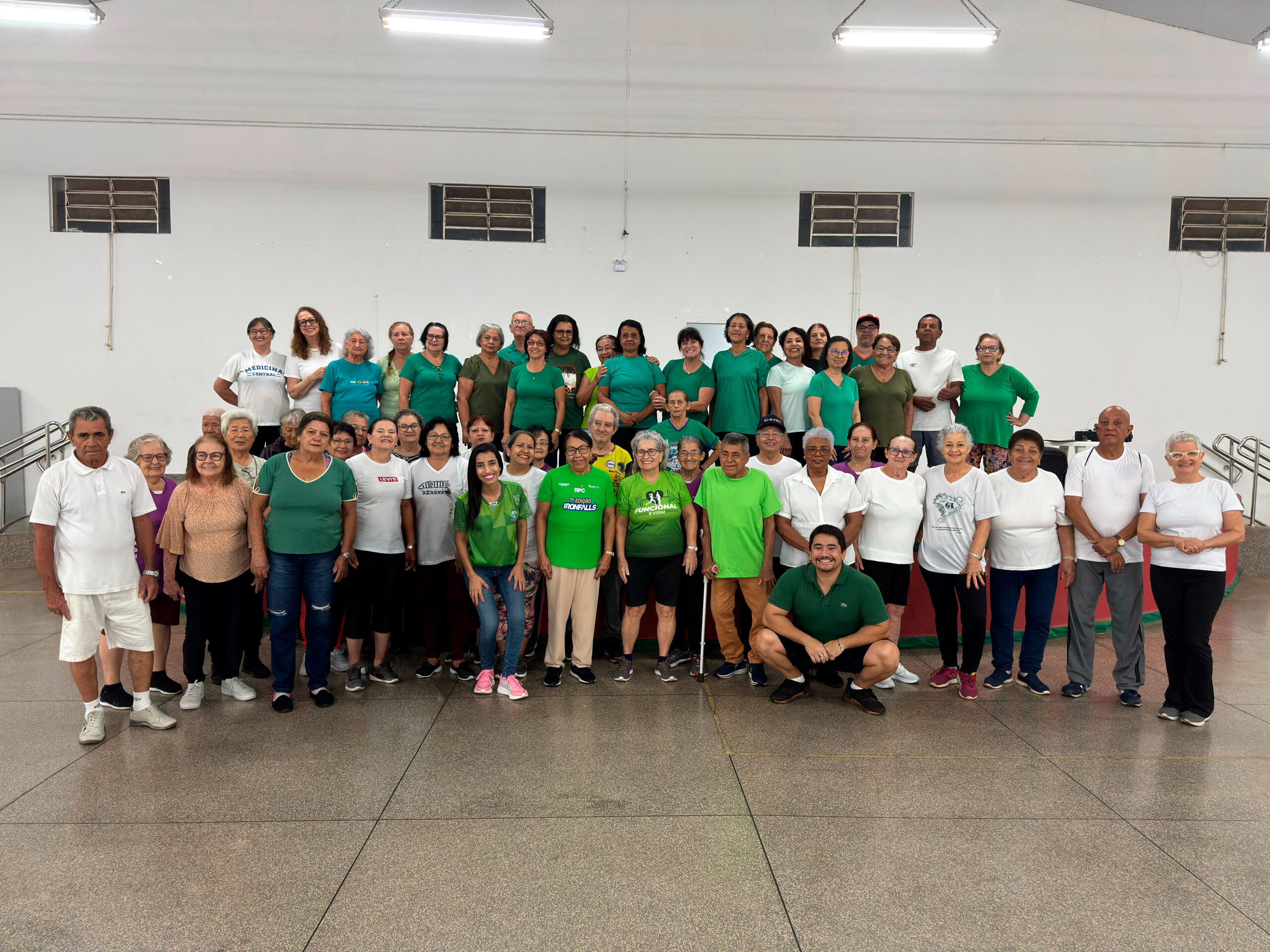 Idosos participam de atividade física em Foz e reforçam importância do combate ao sedentarismo