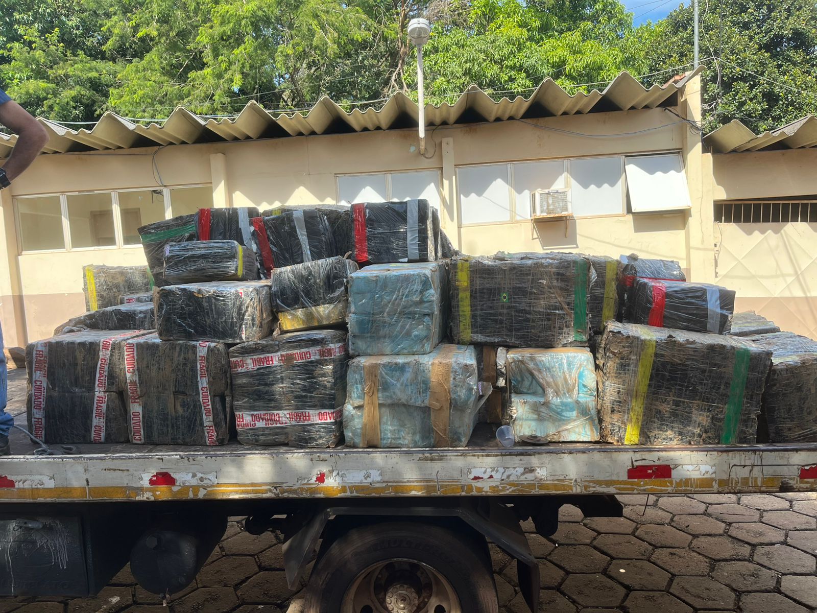 Polícia Civil apreende 3 toneladas de maconha no bairro Três Lagoas, em Foz do Iguaçu