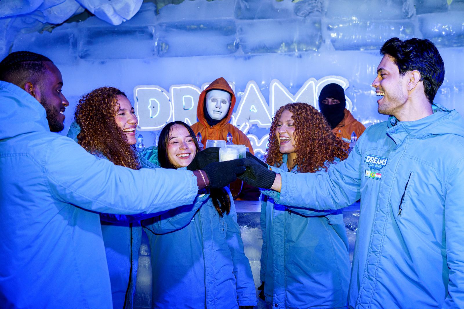 Paraguaios e argentinos ganham descontos especiais em maio no Dreams Park Show e Eco Park Foz