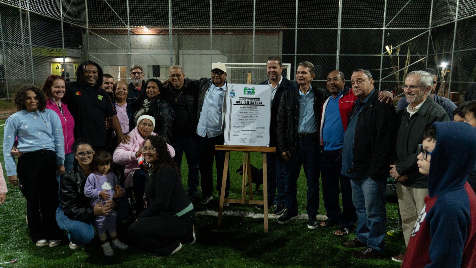 Praça esportiva é entregue no São Roque e amplia área de lazer para moradores de Foz