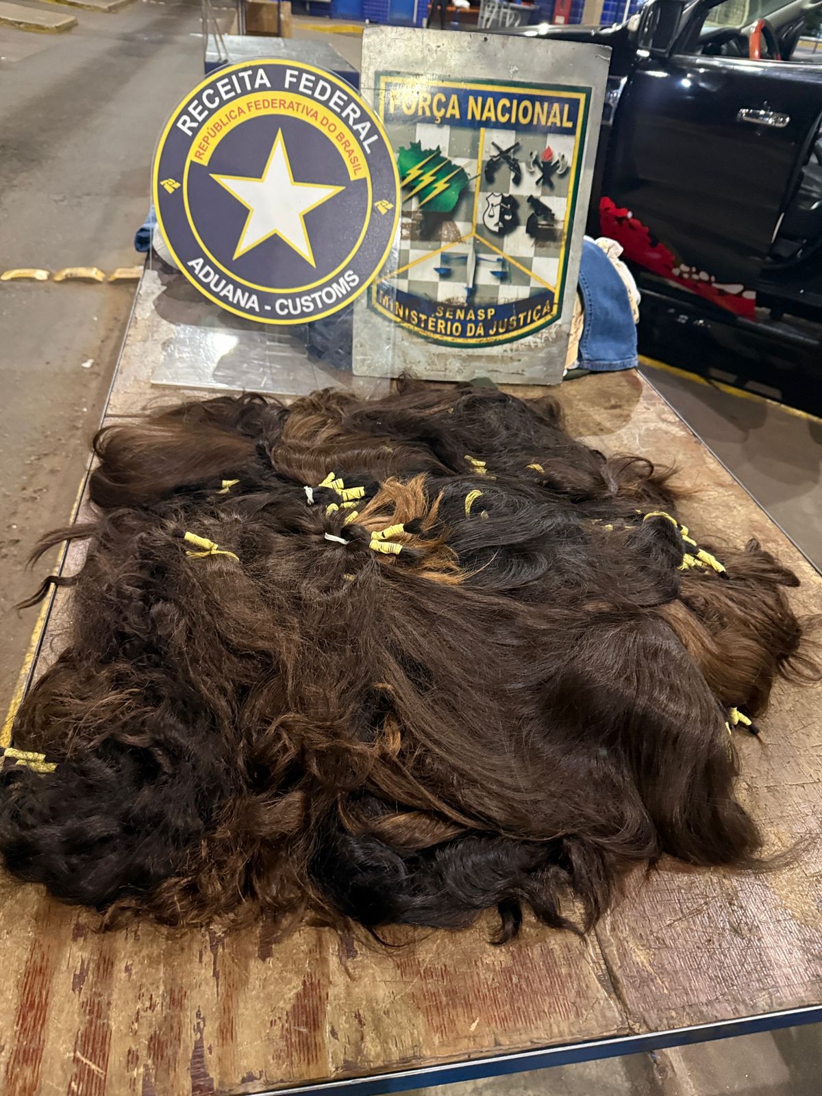 Receita Federal apreende 15 kg de cabelo humano avaliados em R$ 150 mil na Ponte da Amizade