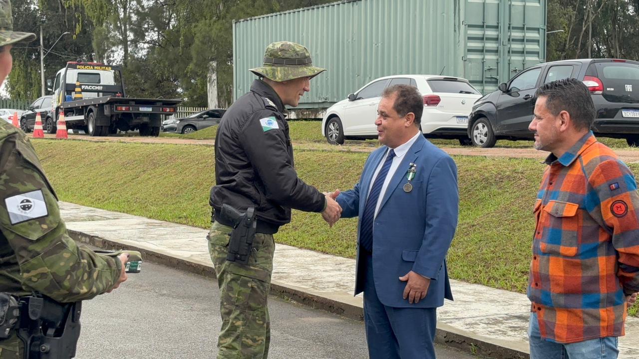 Deputado Batatinha recebe Medalha de Mérito Ambiental da PM Ambiental