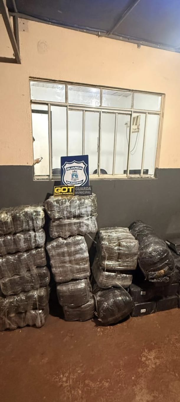Guarda Municipal e Polícia Militar apreendem mais de 406 quilos de maconha em comunidade de Foz do Iguaçu