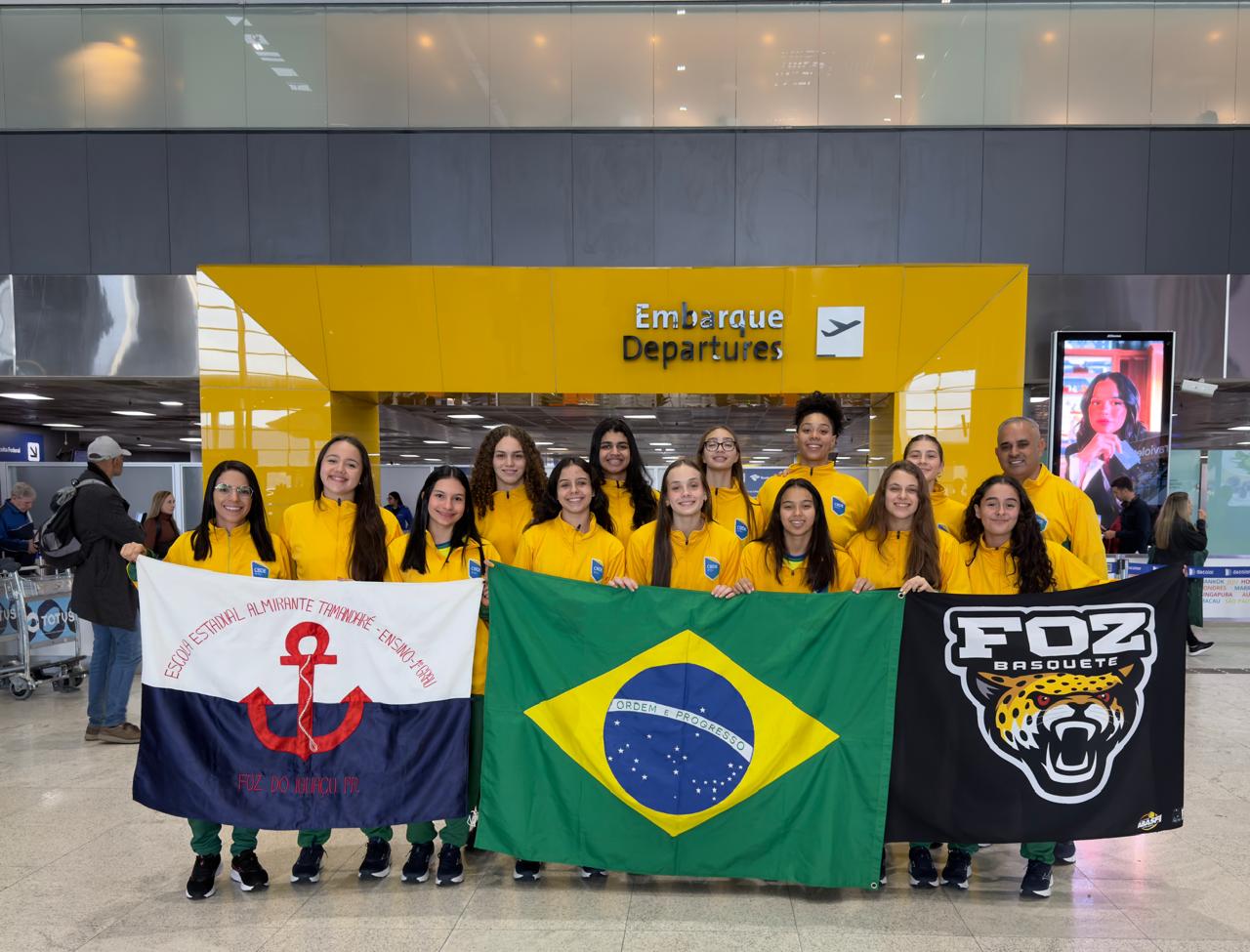 Foz Basquete/ABASFI representa o Brasil em campeonato mundial escolar na Sérvia