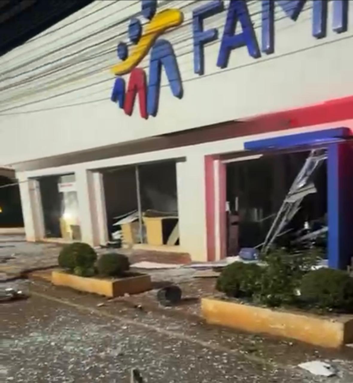 Mega-assalto no Paraguai: quadrilha explode bancos, rende policiais e aterroriza Santa Rita