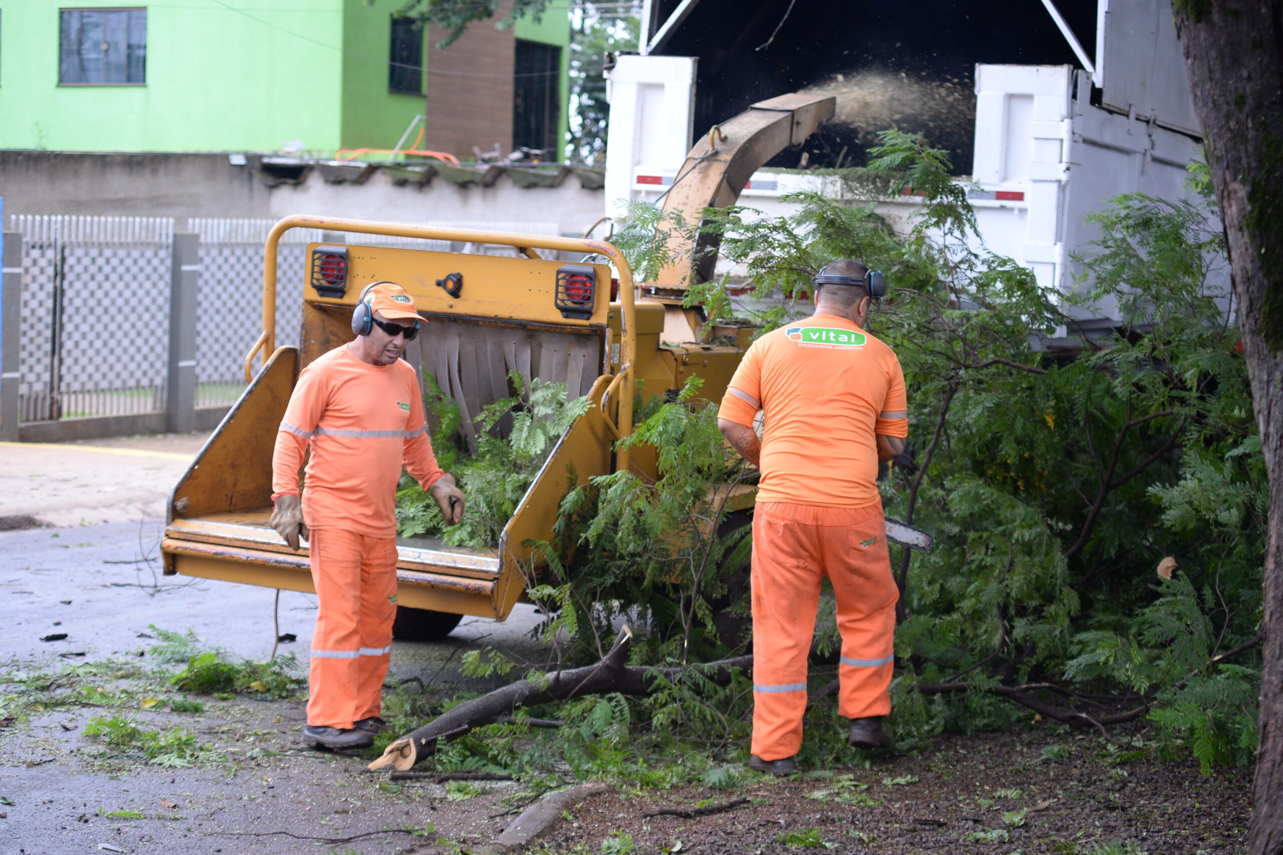 Prefeitura intensifica mutirão de limpeza na região Nordeste de Foz com foco na prevenção de alagamentos