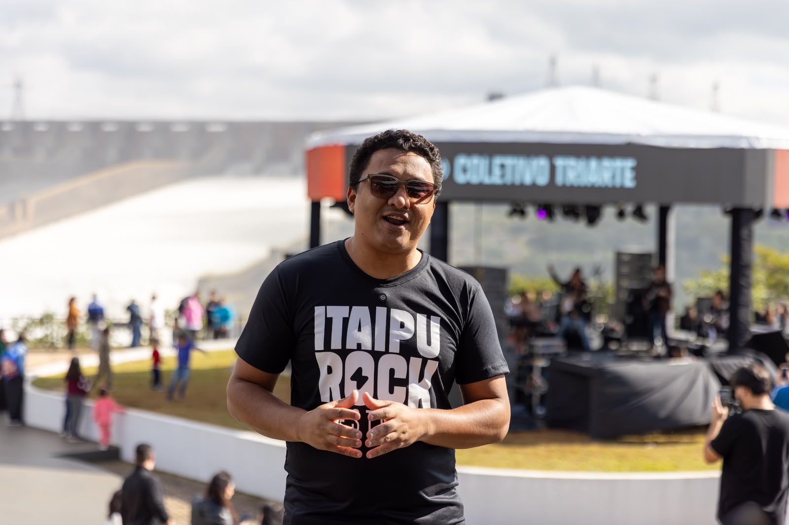 Itaipu Rock Festival estreia com público superior a 5 mil pessoas e transforma Mirante do Vertedouro em palco do rock