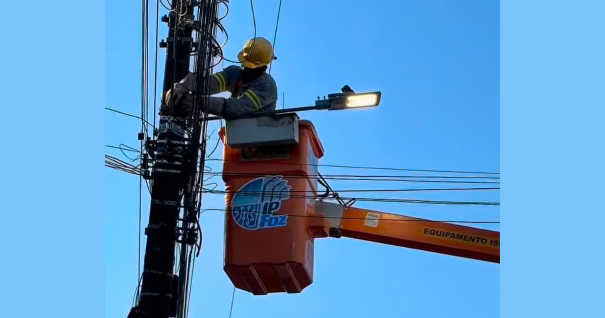 Vila C começa a receber iluminação pública em LED em Foz do Iguaçu