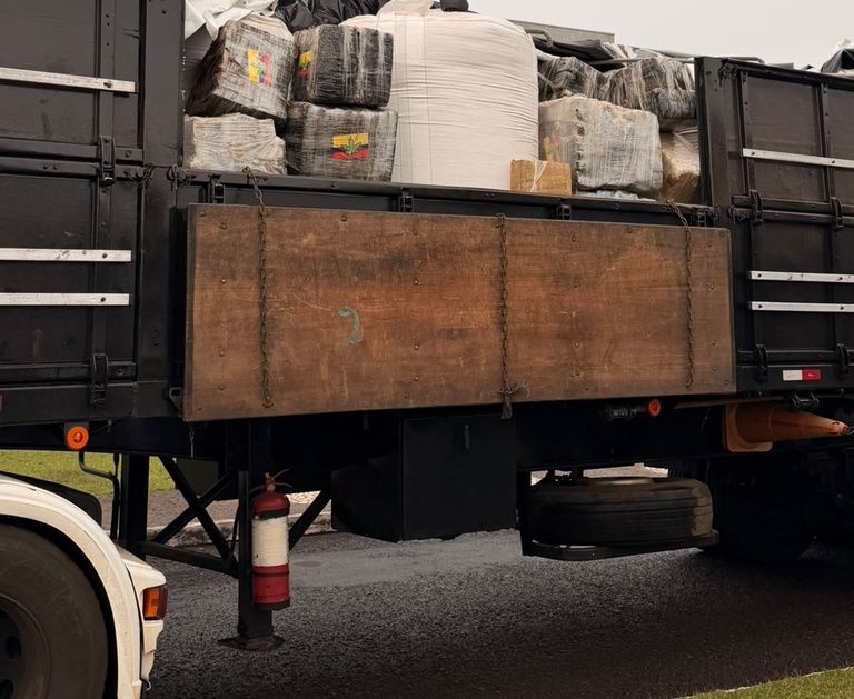 FICCO apreende 2,25 toneladas de maconha em caminhão na BR-277, em Santa Terezinha de Itaipu