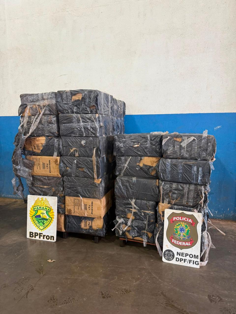 PF E PM APREENDEM 48 VOLUMES COM CERCA DE 400 ELETRÔNICOS EM FOZ DO IGUAÇU/PR.
