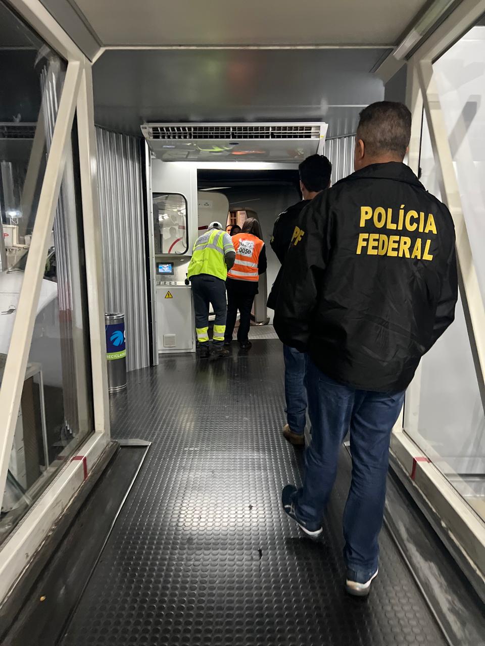 Passageiro é retirado de avião após fazer brincadeira sobre bomba em Foz do Iguaçu