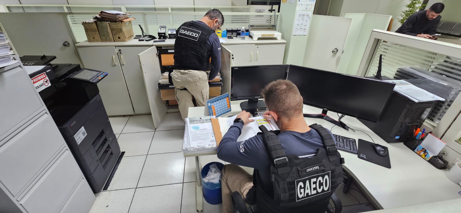 Gaeco cumpre diligências na Prefeitura de Foz sobre contratos de gestões anteriores