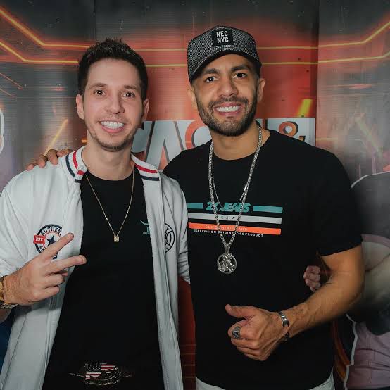 Dupla Cacio e Marcos leva show nacional à noite retrô do sertanejo em Foz do Iguaçu