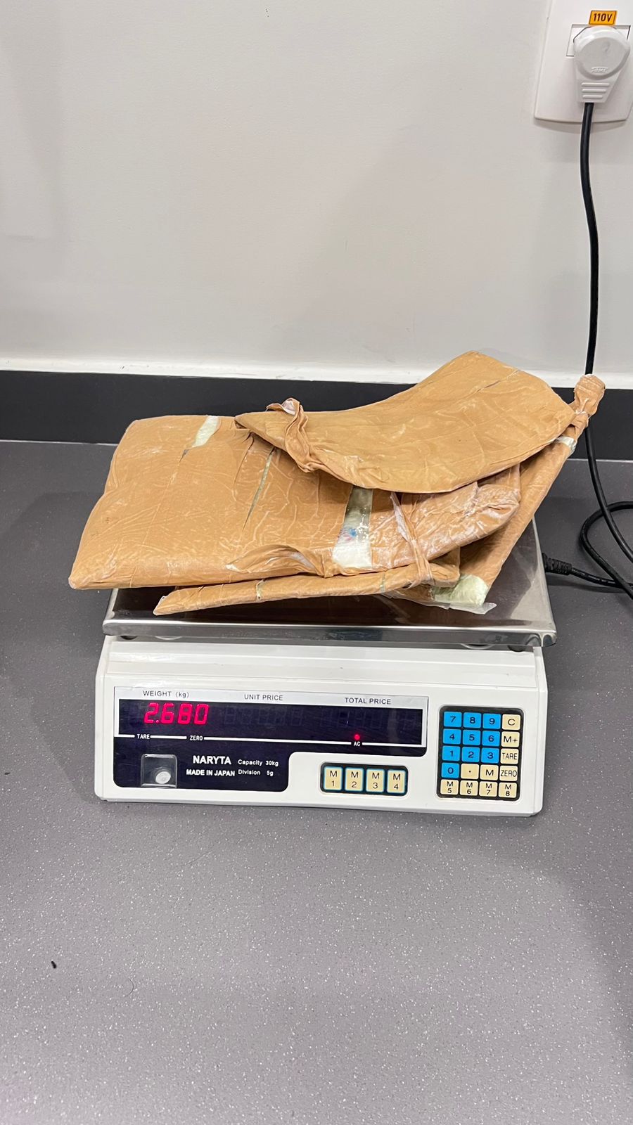 PF prende paraguaia com 2,6 kg de cocaína presos ao corpo no Aeroporto de Foz
