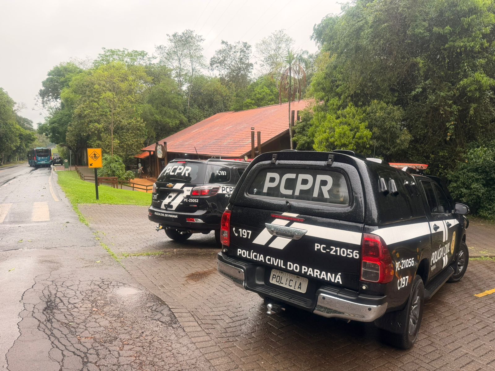 Polícia cumpre busca e apreensão contra o Macuco Safari após suspeita de omissão de provas sobre morte de turista holandês
