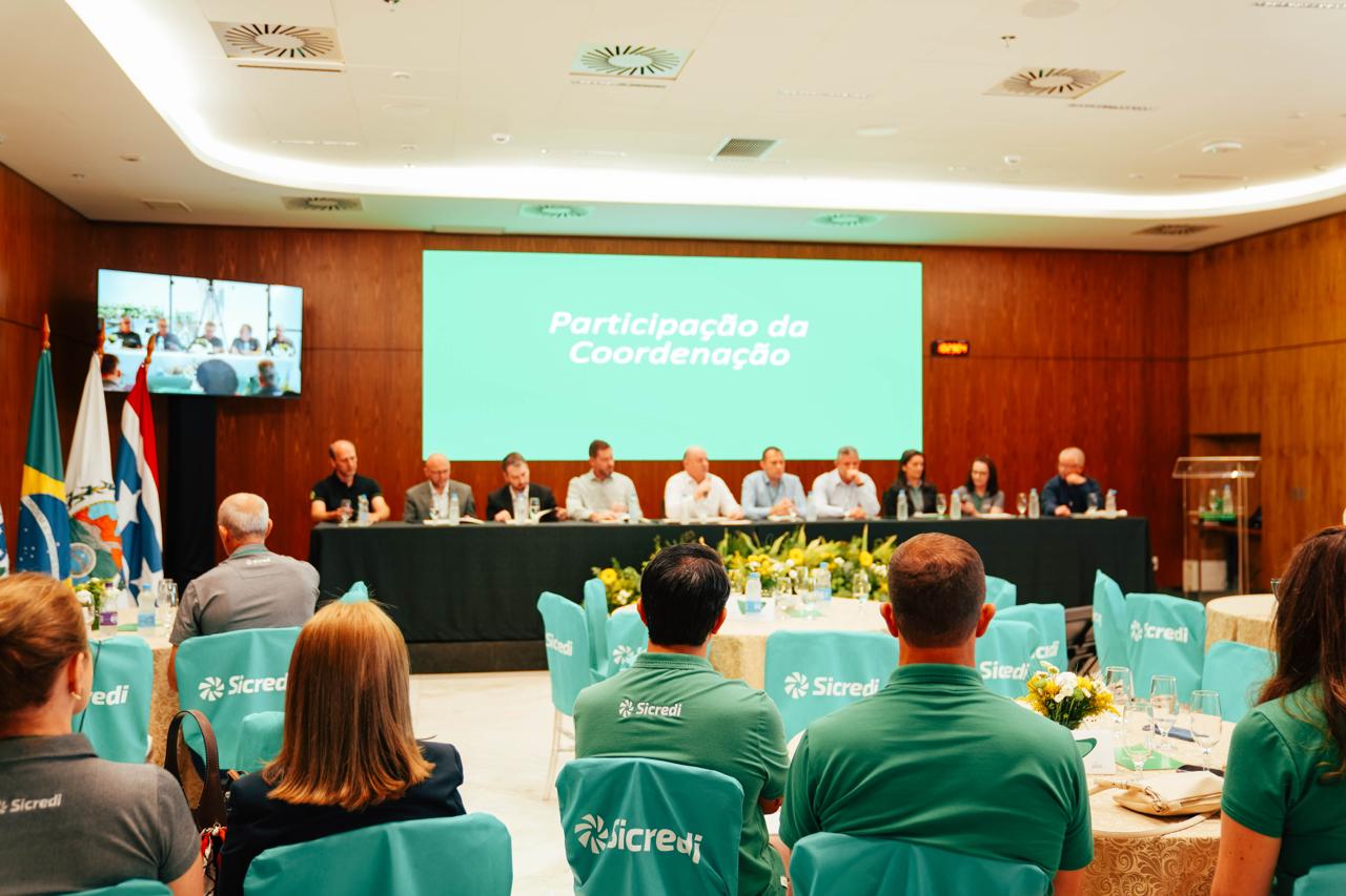 AGE Sicredi_mesa de honra pr.jpg