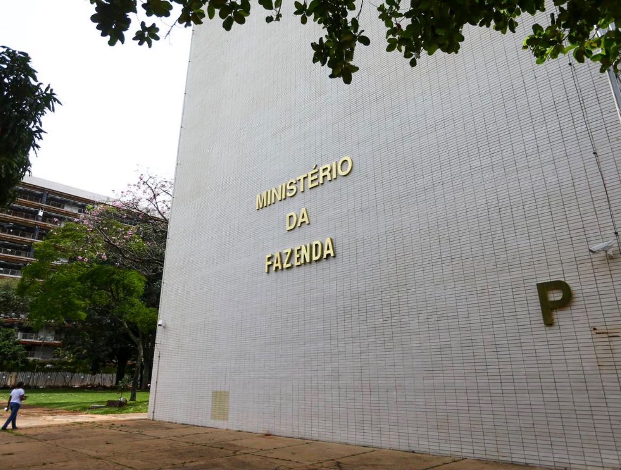 Artigo de opinião de Marcio Queiroz Vitor sobre as promessas de Lula e os desafios das contas públicas brasileiras